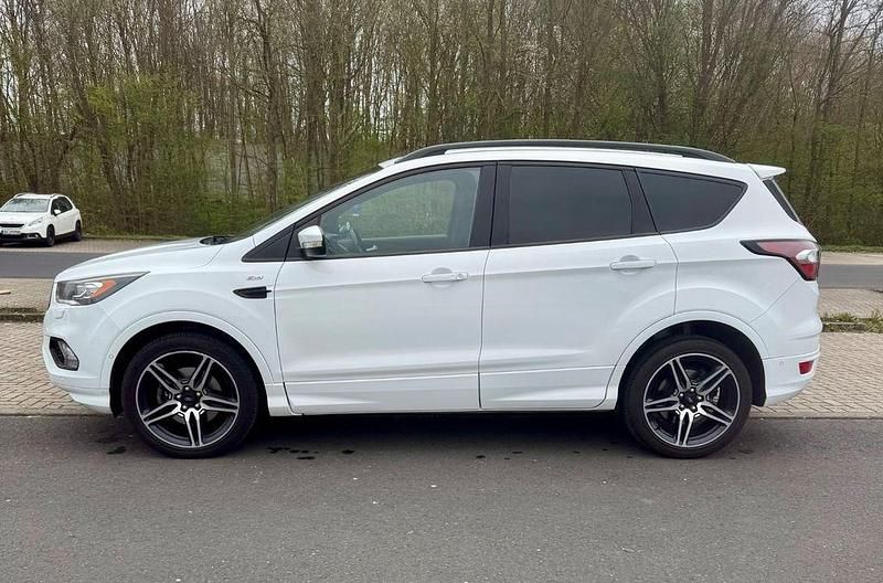 Gebraucht Ford Kuga ST-Line 150 PS (110 kW) 2017 Weiß SUV