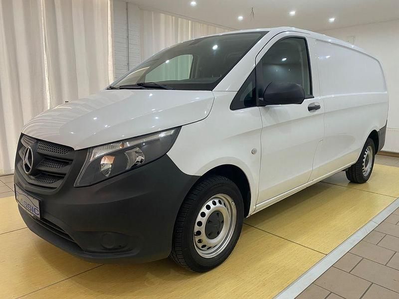 Weiß Gebraucht 2020 Mercedes Vito Van / Kleinbus | 17.950 € (Guter Preis) - Bild 1/4