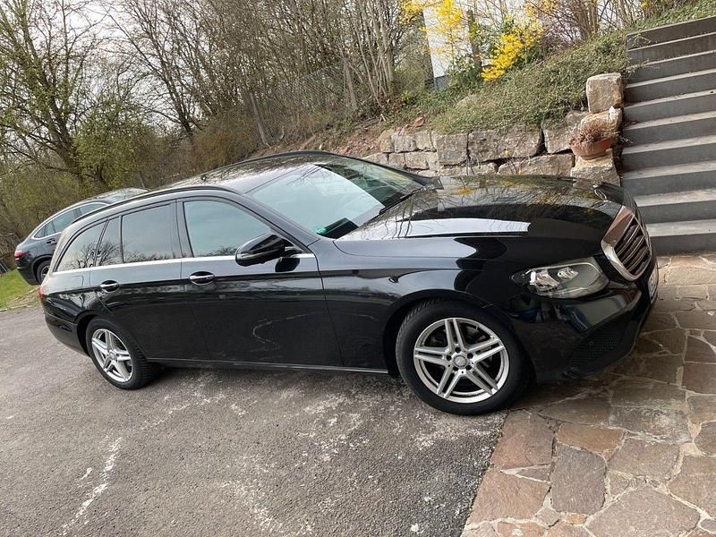 Gebraucht Mercedes E220 194 PS (142 kW) 2018 Schwarz Kombi