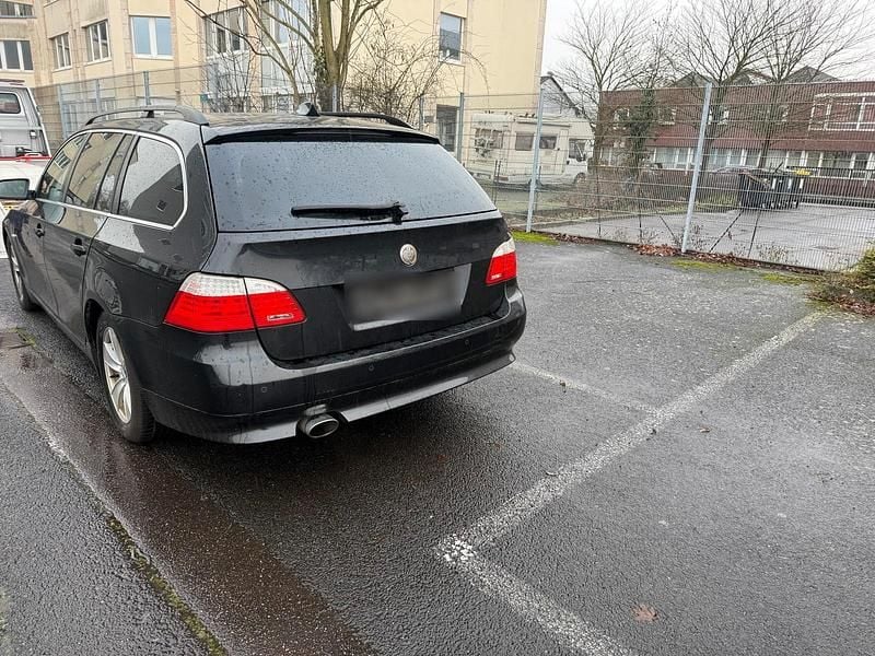 Schwarz Gebraucht 2009 BMW 520 Kombi | 2.600 € (Superpreis) - Bild 1/4