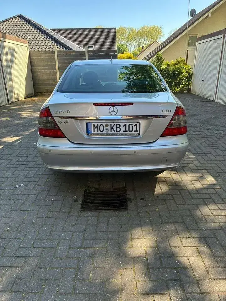 Gebraucht Mercedes E220 Elegance 170 PS (125 kW) 2007 Grau Limousine
