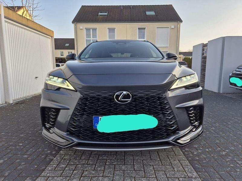 Grau Gebraucht 2024 Lexus RX500h Sport Line SUV | 74.900 € (Superpreis) - Bild 1/4