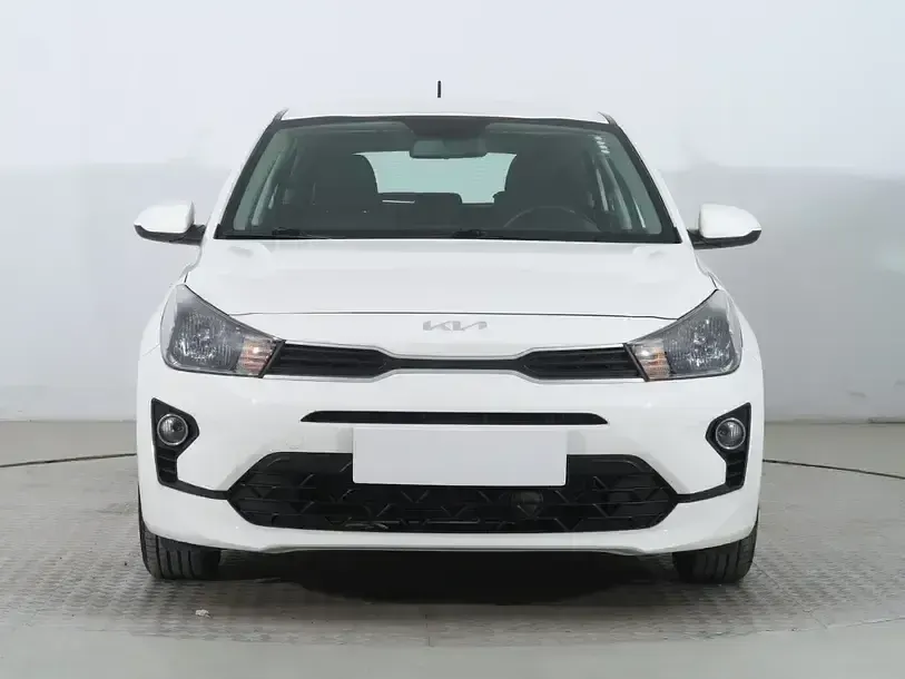 Używany Kia Rio Vision 101 KM (74 kW) 2022 Biały Sedan/Limuzyna