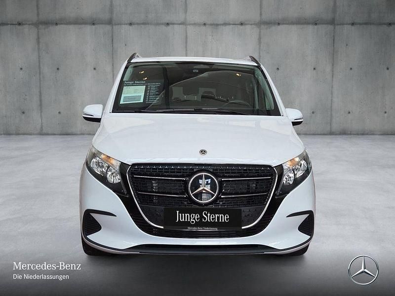 Gebraucht Mercedes V220 163 PS (119 kW) 2024 Weiß Van / Kleinbus