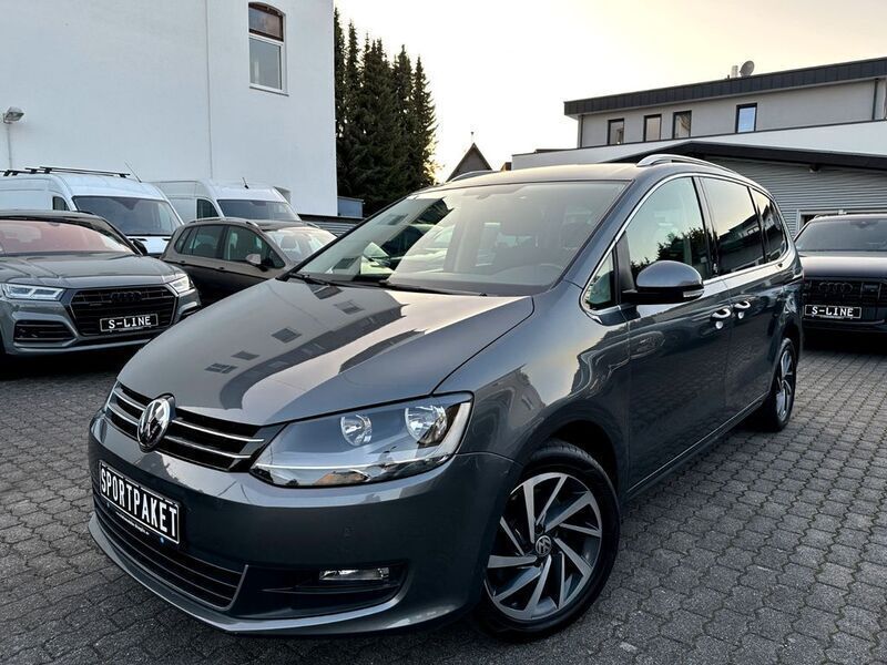 Grau Gebraucht 2017 VW Sharan Sound Van / Kleinbus | 14.900 € (Fairer Preis) - Bild 1/4