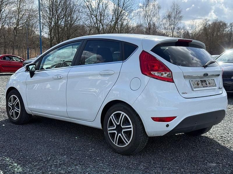 Gebraucht Ford Fiesta Titanium 90 PS (66 kW) 2010 Weiß Kleinwagen