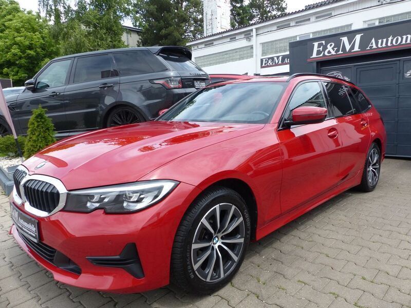 Rot Gebraucht 2022 BMW 318 Advantage Limousine | 23.680 € (Fairer Preis) - Bild 1/4
