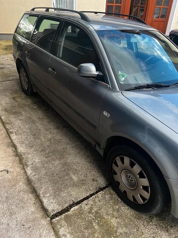 Second-hand VW Passat 101 CP (74 kW) 2001 Gri Break