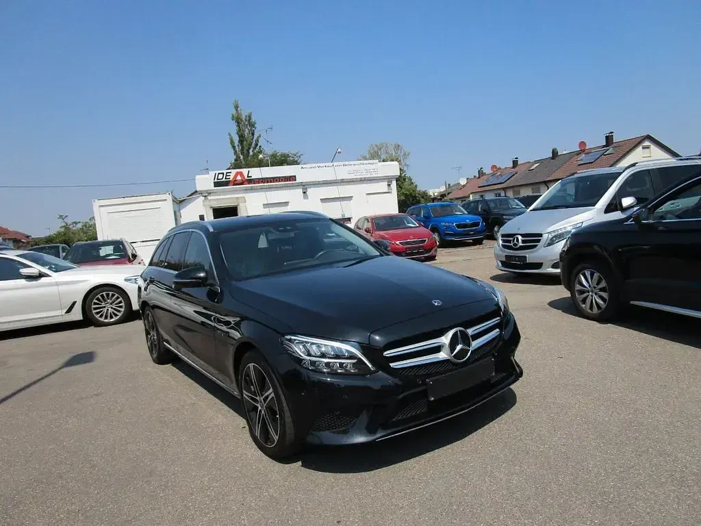 Gebraucht Mercedes 300 Avantgarde 194 PS (142 kW) 2020 Schwarz Limousine