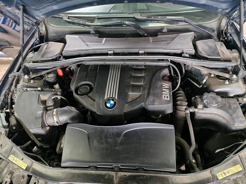 Gebraucht BMW 320 177 PS (130 kW) 2009 Blau Coupé