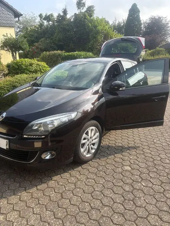 Gebraucht Renault Mégane III Bose Edition 131 PS (96 kW) 2012 Braun Limousine