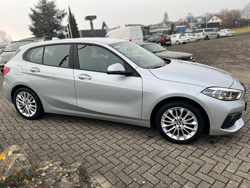 Gebraucht BMW 118 Advantage 150 PS (110 kW) 2021 Silber Kleinwagen