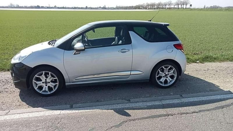 Silber Gebraucht 2013 Citroën DS3 Limousine | 2.999 € (Fairer Preis) - Bild 1/4