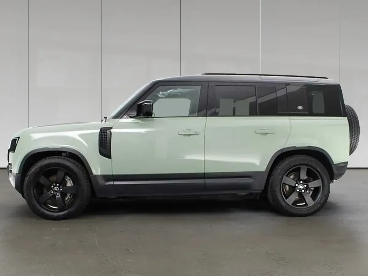 Gebraucht Land Rover Defender 75th Limited Edition 304 PS (223 kW) 2024 Grasmere green SUV