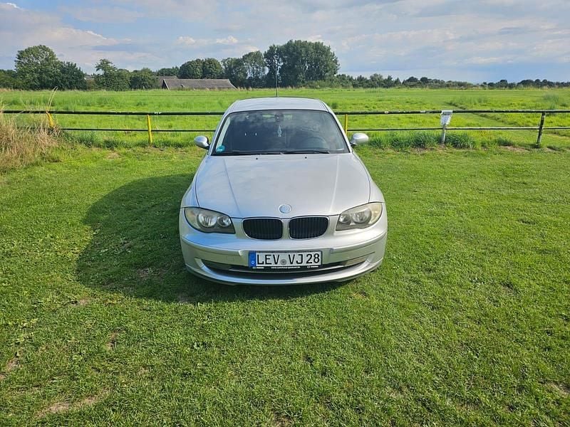 Silber Gebraucht 2007 BMW 116 Efficient Dynamics Kleinwagen | 3.999 € (Fairer Preis) - Bild 1/4