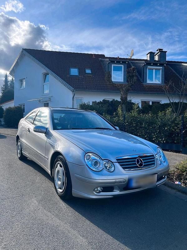 Gebraucht Mercedes C180 143 PS (105 kW) 2003 Silber Coupé