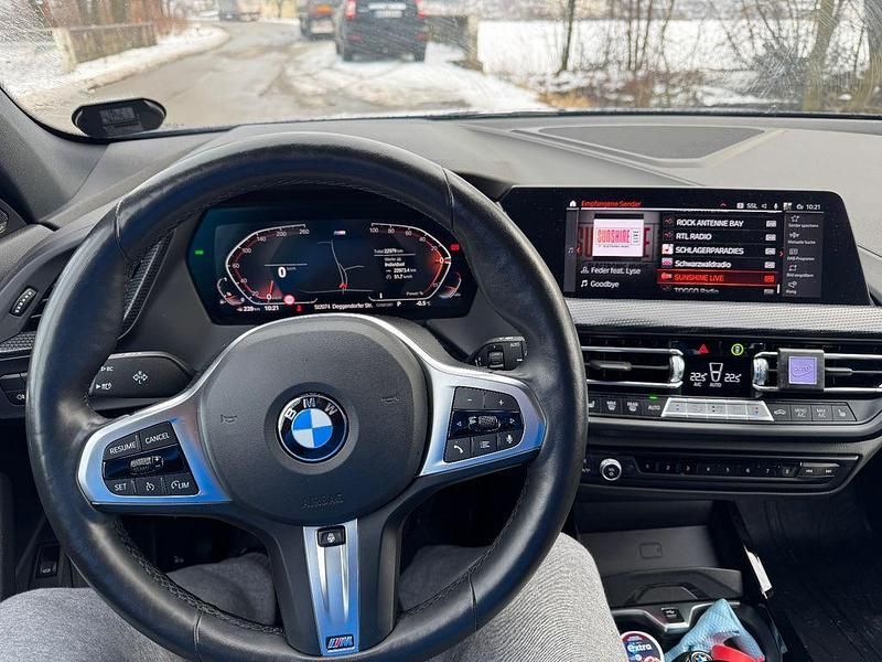 Gebraucht BMW 118 Sport Line 136 PS (100 kW) 2023 Blau Kleinwagen