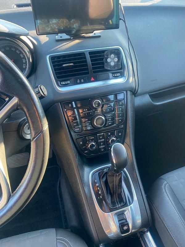 Braun Gebraucht 2012 Opel Meriva Van / Kleinbus | 4.000 € (Guter Preis) - Bild 1/4