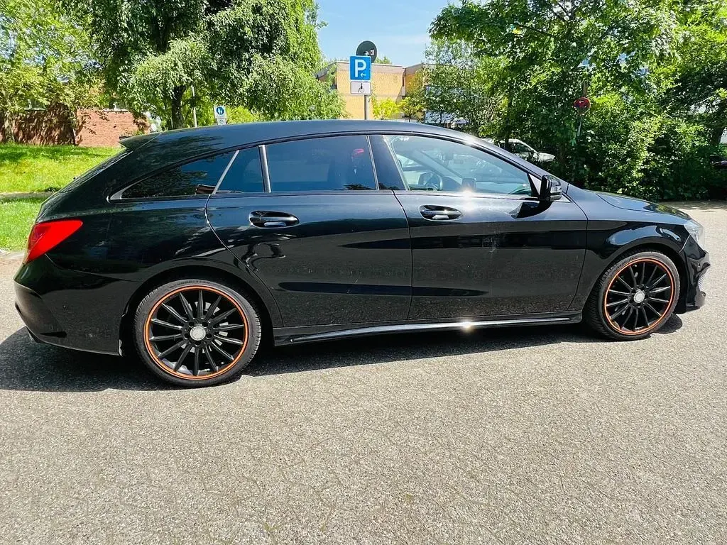 Gebraucht Mercedes CLA200 Shooting Brake 156 PS (114 kW) 2015 Schwarz Kombi