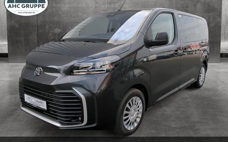 Grau Gebraucht 2024 Toyota Proace Verso Comfort Kombi | 35.990 € (Guter Preis) - Bild 1/4
