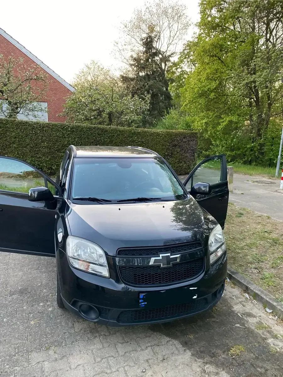 Używany Chevrolet Orlando 141 KM (103 kW) 2012 Czarny Minivan