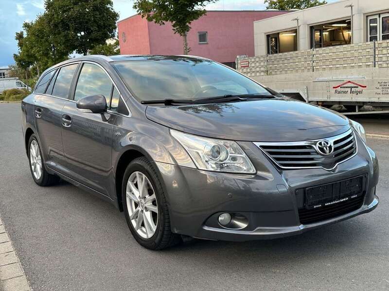 Grey metallic Gebraucht 2010 Toyota Avensis Edition Kombi | 5.990 € (Fairer Preis) - Bild 1/4