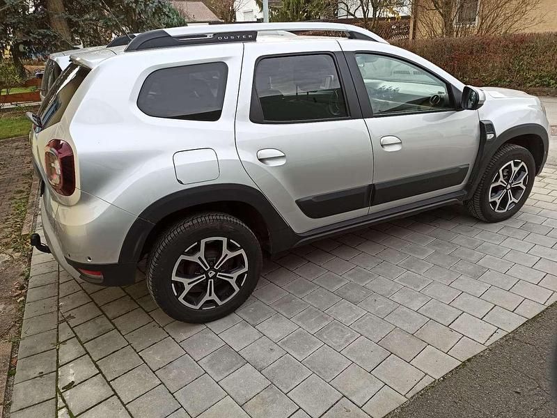 Grau Gebraucht 2018 Dacia Duster Prestige SUV | 14.990 € (Teuer) - Bild 1/4
