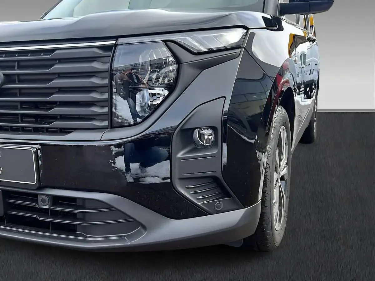 Gebraucht Ford Tourneo Titanium 125 PS (91 kW) 2026 Agate black Kombi
