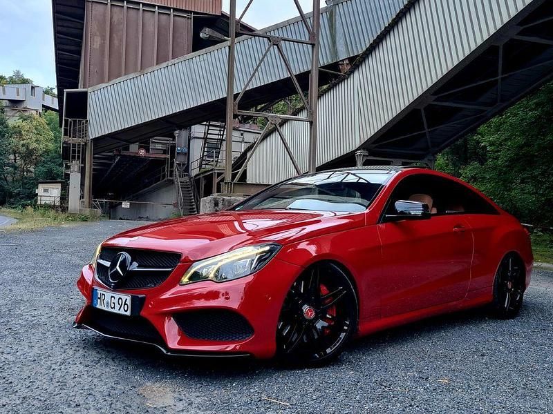 Rot Gebraucht 2013 Mercedes E500 AMG Coupé | 28.500 € (Teuer) - Bild 1/4