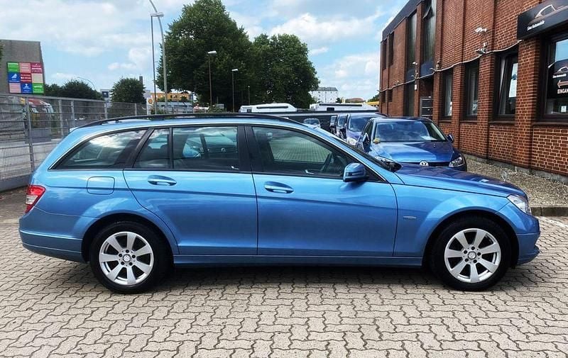 Blau Gebraucht 2010 Mercedes C250 Kombi | 5.990 € (Superpreis) - Bild 1/4