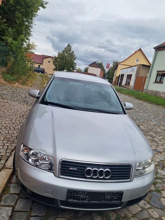 Silber Gebraucht 2003 Audi A4 Limousine | 2.000 € (Fairer Preis) - Bild 1/4