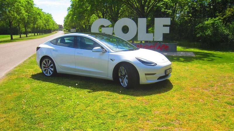 Second-hand Tesla Model 3 350 kW (476 CP) 2019 Alb Berlinǎ