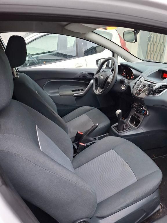 Gebraucht Ford Fiesta Trend 60 PS (44 kW) 2010 Weiß Limousine