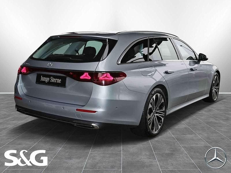 Gebraucht Mercedes E300 Avantgarde 204 PS (150 kW) 2024 Metalliclack hightechsilber Kombi