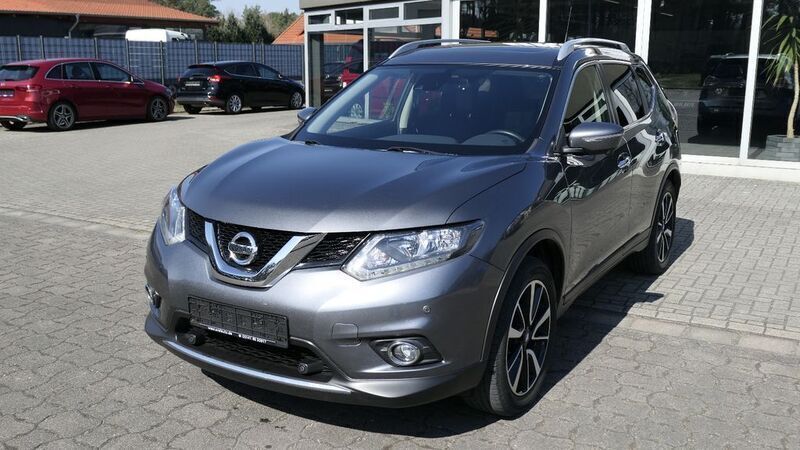 Grau Gebraucht 2017 Nissan X-Trail Tekna SUV | 13.990 € (Fairer Preis) - Bild 1/4