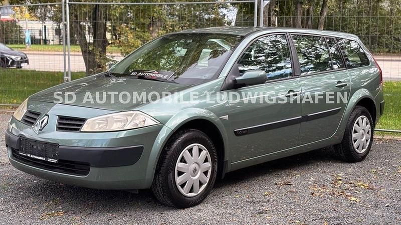 Grün Gebraucht 2005 Renault Mégane II Limousine | 2.299 € (Fairer Preis) - Bild 1/4