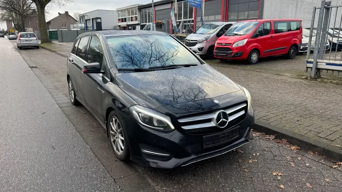 Gebraucht Mercedes B180 Edition 109 PS (80 kW) 2015 Schwarz Van / Kleinbus