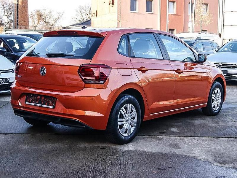 Gebraucht VW Polo Trendline 65 PS (47 kW) 2018 Energetic orange metallic Limousine
