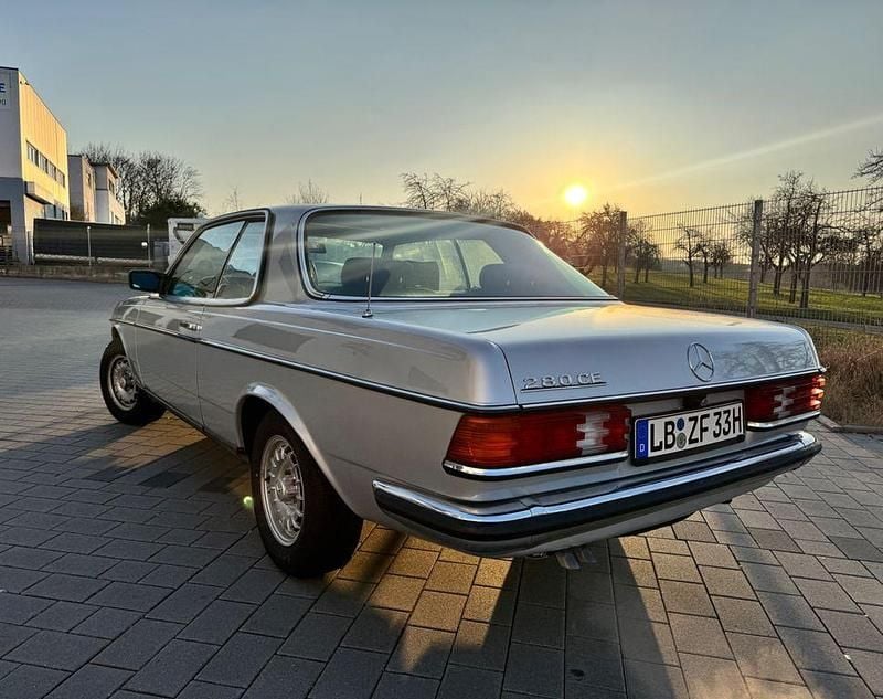 Gebraucht Mercedes 280 185 PS (136 kW) 1983 Silber Coupé