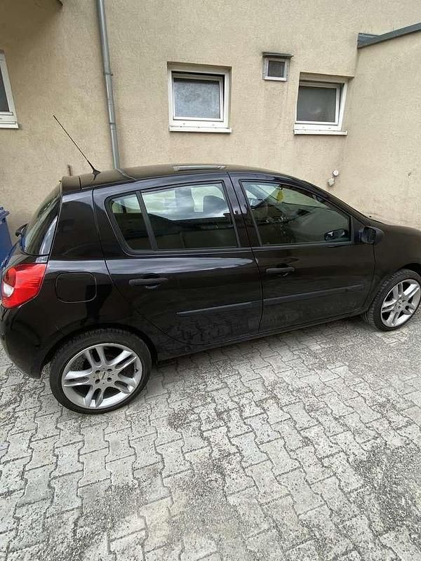 Gebraucht 2007 Renault Clio II Dynamique Limousine | 1.800 € (Fairer Preis) - Bild 1/4