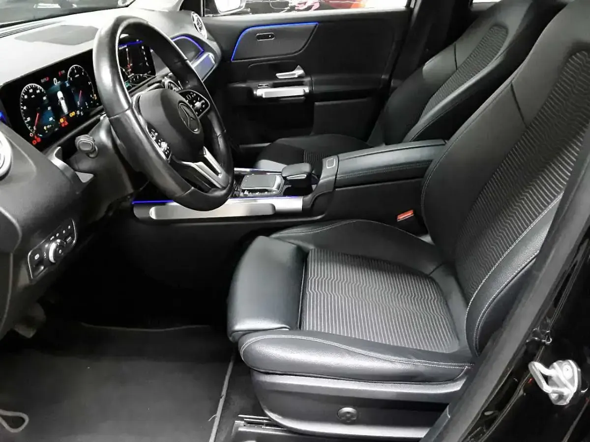 Gebraucht Mercedes GLB200 Progressive 150 PS (110 kW) 2023 Kosmosschwarz metallic SUV
