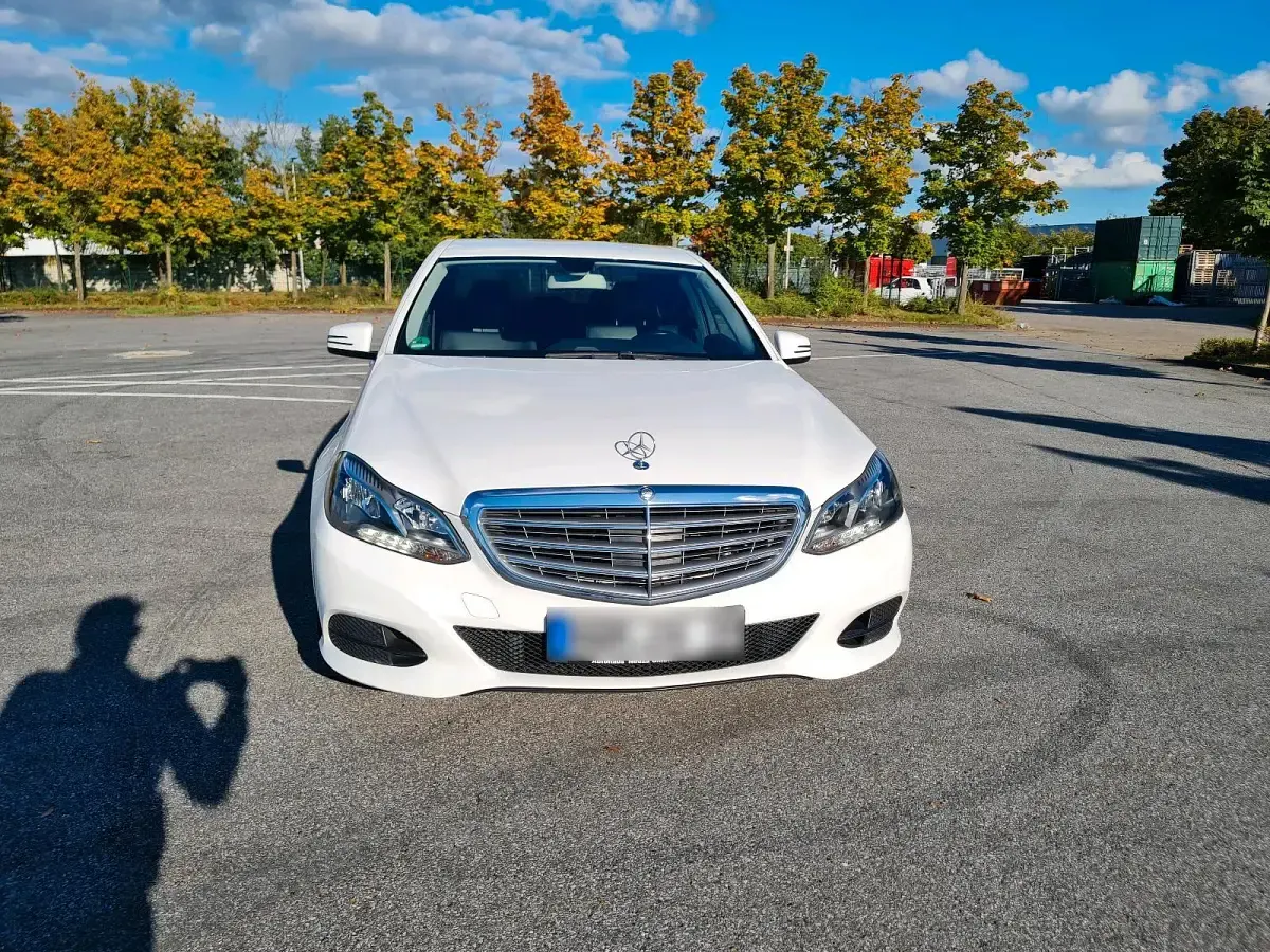 Gebraucht Mercedes E200 136 PS (100 kW) 2015 Weiß Limousine