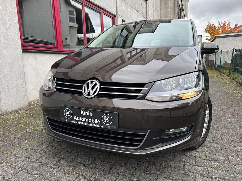 Braun Gebraucht 2015 VW Sharan Cup Van / Kleinbus | 18.900 € (Guter Preis) - Bild 1/4