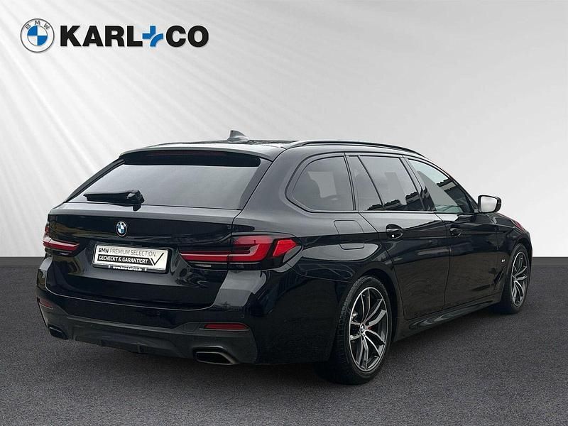 Gebraucht BMW 530 M Sport 286 PS (210 kW) 2023 Black sapphire metallic (schwarz) Kombi