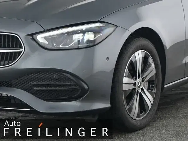 Gebraucht Mercedes C300e Avantgarde 313 PS (230 kW) 2024 Grau Limousine