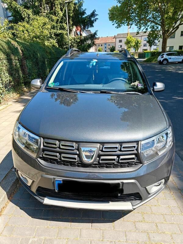 Grau Gebraucht 2016 Dacia Sandero Prestige Kleinwagen | 10.000 € (Etwas zu teuer) - Bild 1/4