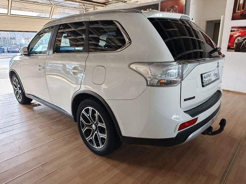 Gebraucht Mitsubishi Outlander Instyle 150 PS (110 kW) 2014 Weiß SUV