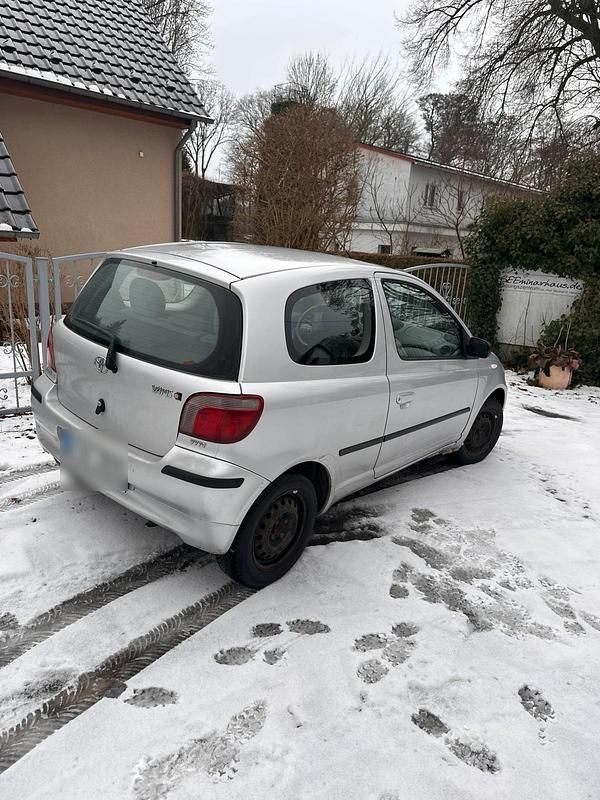 Gebraucht Toyota Yaris Sol 85 PS (62 kW) 2000 Silber Kleinwagen