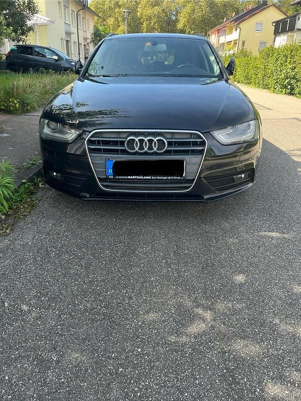 Schwarz Gebraucht 2012 Audi A4 Kombi | 9.999 € (Etwas zu teuer) - Bild 1/4
