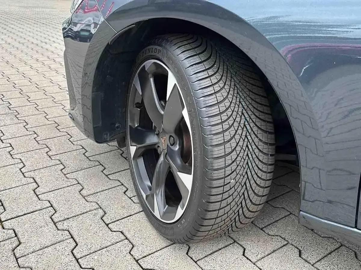 Gebraucht Cupra Leon 150 PS (110 kW) 2024 Magnetic grau metallic Limousine